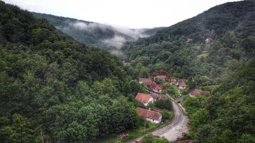 Viesnīcas āriene, Hutai Meseház (Hutai Mesehaz) in Háromhuta