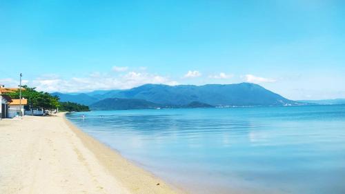 Beach, Caminhos do Ribeirao - Casa de Frente para o Mar in Ribeirao da Ilha