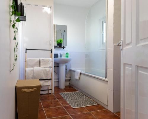 Step Free Access Apt for 6 Parking 2 Mins Town