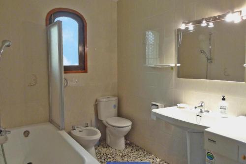 Bathroom, Holiday home in Calpe with pool in Les Cometes