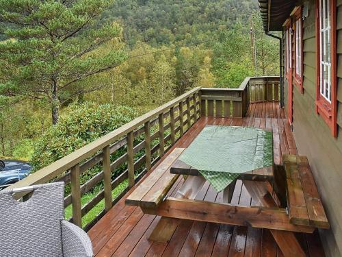 Зовнішній вигляд готелю, 4 person holiday home in Leirvik i Sogn in Лаєрвік
