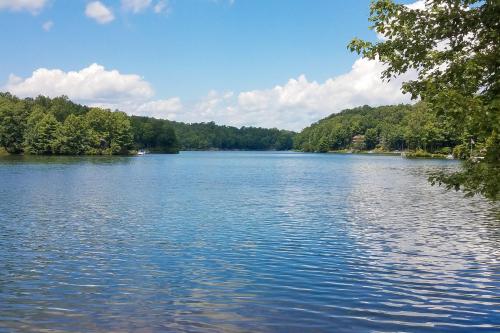 Connestee Falls in Brevard, USA