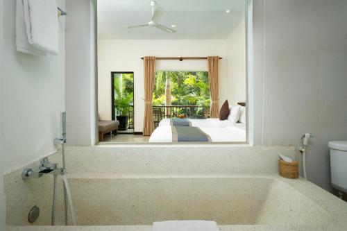 room detail thumbnail 2