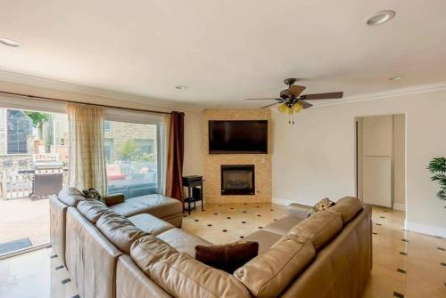 Classy Beach Condo - 2BD Close to Everything!