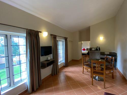 Green Pastures - A Hill Country Resort 5