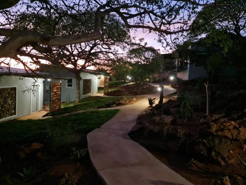 Utvendig, Mountain Peak Game Lodge in Outjo