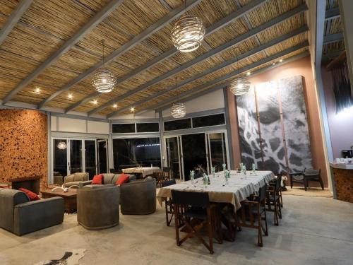 Utvendig, Mountain Peak Game Lodge in Outjo