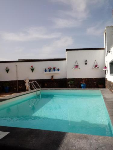 Kolam renang, Apartamento Los Chinijos in Guime