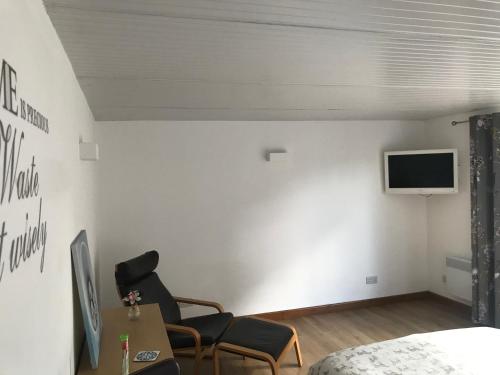 Room in Apartment - Apartment 5 Coundon House Coventry west Midlands - image 11