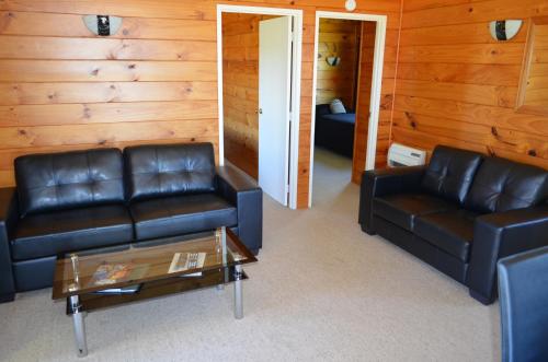 Two-Bedroom Apartment with Lake View image 3