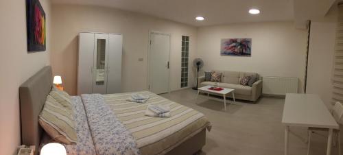 3rd Floor-New flat for 8 guests 1min walk to metro