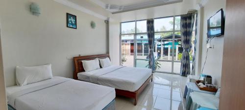 Guestroom, Sea View Hotel  in Chaungtha