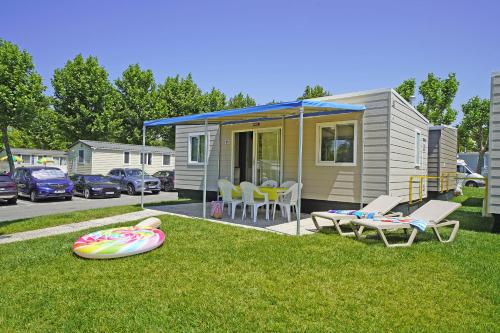3 bedrooms, 6 beds