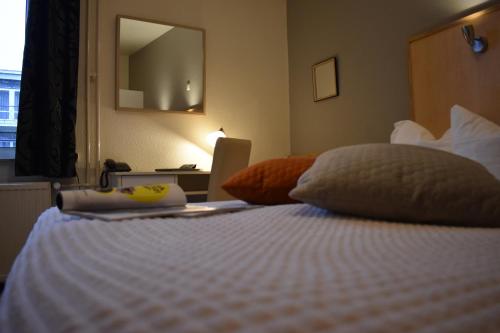 1 queen bed