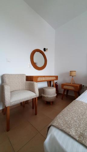 Sarakiniko Rooms - image 10