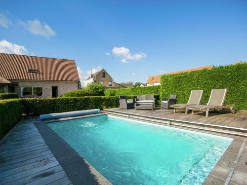 Classy Holiday Home in Aartrijke with Private Swimming Pool