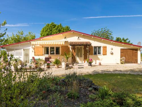 Sunny house with private pool