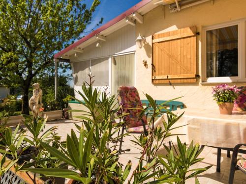 Sunny house with private pool