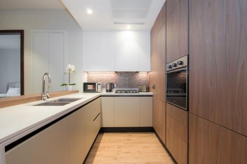 Jumeirah living marina gate