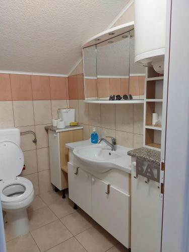 One Bedroom Apartment with Balcony image 4