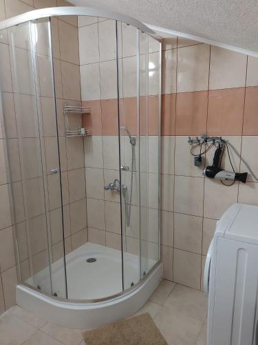 One Bedroom Apartment with Balcony image 8