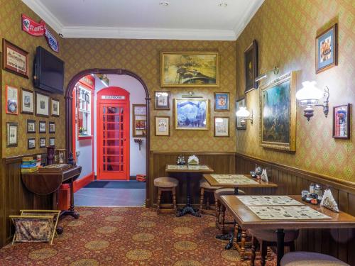 Greenwich by Friends - image 14