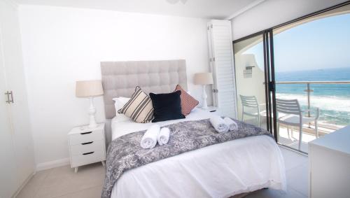 1002 Bermudas - by Stay in Umhlanga