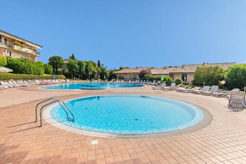 Piscina, Kristall Lago 233 Apartment by Wonderful Italy in Desenzano Del Garda Suburbs