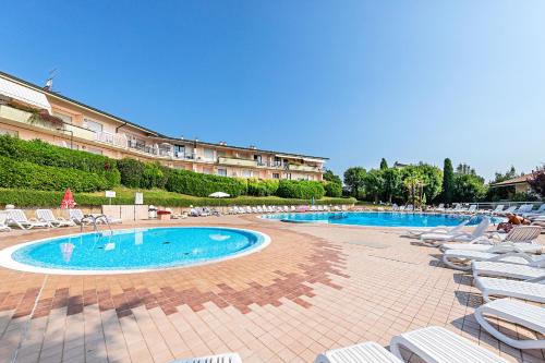 Piscina, Kristall Lago 233 Apartment by Wonderful Italy in Desenzano Del Garda Suburbs