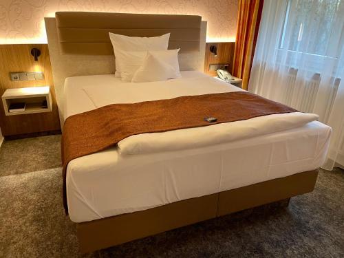 1 queen bed, 1 sofa bed