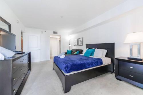 LUXURIOUS CONDO @ Brickell w POOL and Free Parking (1921)