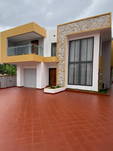 Sleek Luxury Homes 3 Bedroom