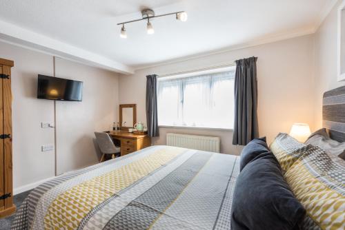 Tudor Lodge - image 11