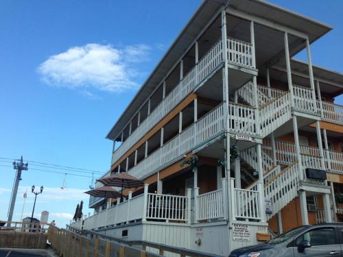 Boardwalk Hotel Charlee & Apartments Beach Hotel Oceanfront