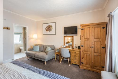 Tudor Lodge - image 5