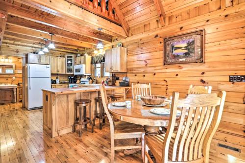 Creekside Sevierville Cabin Game Room and Hot Tub! in Sevierville, USA