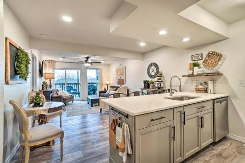 Fish & Hike On-Site! Pet-Friendly Branson Condo, Branson West (zdjęcie 5)