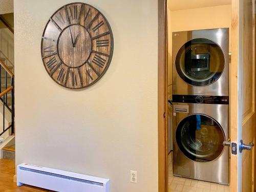 Ski-In Breckenridge Abode Walk to Main St and Lifts Ski-In Breckenridge Abode Walk to Main St and Lifts