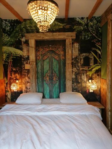 1 queen bed