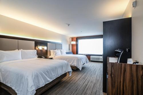 Standard Queen Room with Two Queen Beds