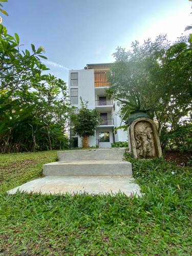 Art Deco 5BR Villa in Induruwa by Inooki