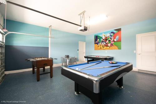 Ultimate Family Getaway Sleeps 26 Heated Pool & Entertainment - image 3