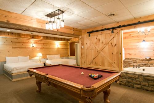 Blue Jays Nest Cabin by Amish Country Lodging in Berlin, USA