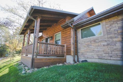 Dogwood Cabin by Amish Country Lodging in Berlin, USA