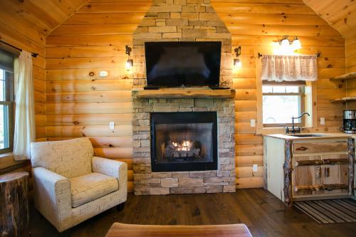 Dogwood Cabin by Amish Country Lodging in Berlin, USA