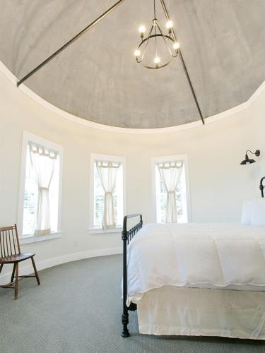 Farmhouse Suites by Amish Country Lodging - image 7