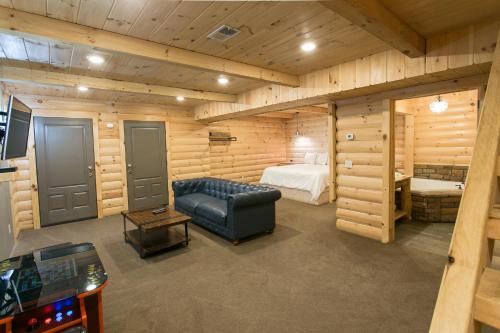 Hummingbird Haven Cabin by Amish Country Lodging in Berlin, USA