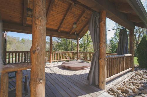 Water Lily Cabin by Amish Country Lodging Water Lily Cabin by Amish Country Lodging