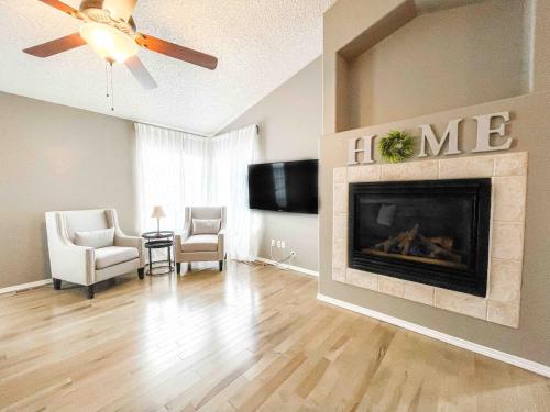 2 Master Suites! Pet Friendly With MTN Views thumb 2