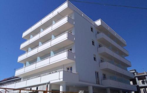 Nuovo HOTEL SETTIBI 20m dalla spiaggia - Hotel - Giulianova
